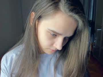 girl
        sunshy_girl cam image #77452