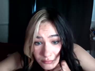 girl
        strmycowgrl cam image #59875