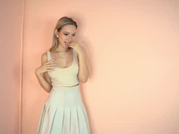 girl
        telladreamer_ cam image #188464