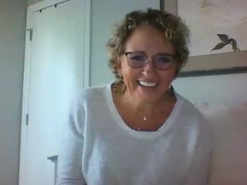 girl Free Sex Cam Chat with momnxtdoor