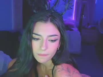 girl
        mya_teague cam image #208605