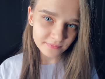 girl
        sunshy_girl cam image #77270