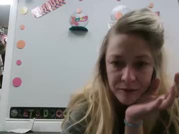 girl
        mariewaters cam image #111203