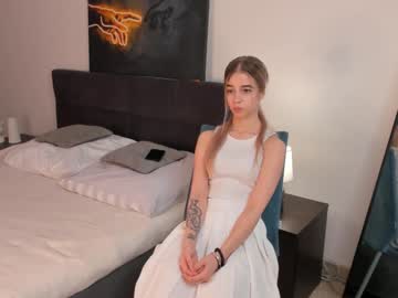 girl
        lizbethhemmings cam image #166173