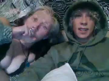 couple
        hot_goth_couple cam image #39365