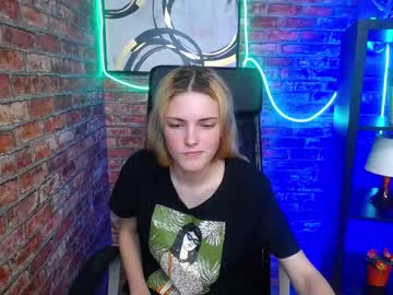 girl
        emily_willes cam image #108129