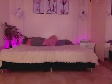 couple
        ananixonlive cam image #235145