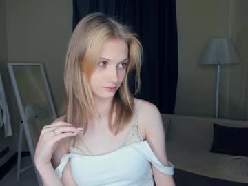 girl
        maidagentile cam image #183513