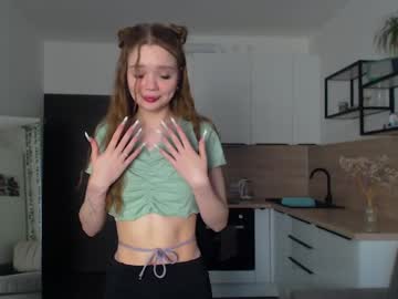 girl
        soft_lavender cam image #126076