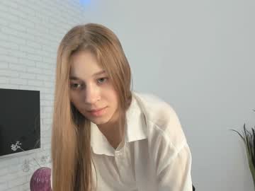girl
        devonagrayer cam image #161918