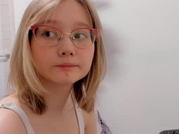 girl
        laurachane cam image #69867