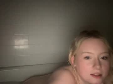 girl
        spadesx86 cam image #241687
