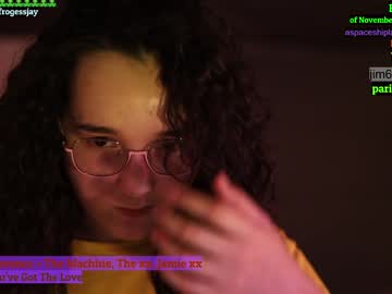 girl
        frogessjay cam image #216534