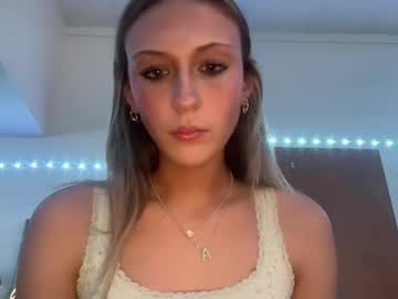 girl
        alygator24 cam image #239274