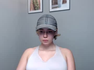 girl
        roselin_a cam image #48587
