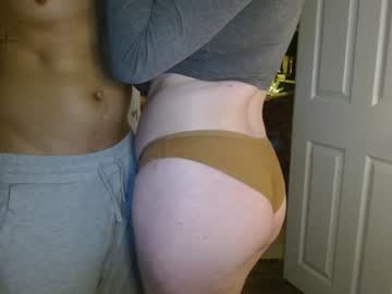 couple
        poohxchi69 cam image #223295