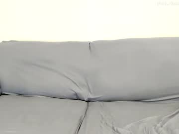 girl
        its_lily cam image #14340