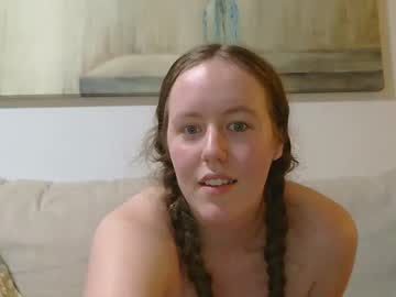 girl
        sweetie_bird cam image #163704