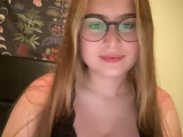 girl
        sarahmartin420 cam image #95556