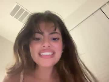 girl
        poutyselena cam image #169511